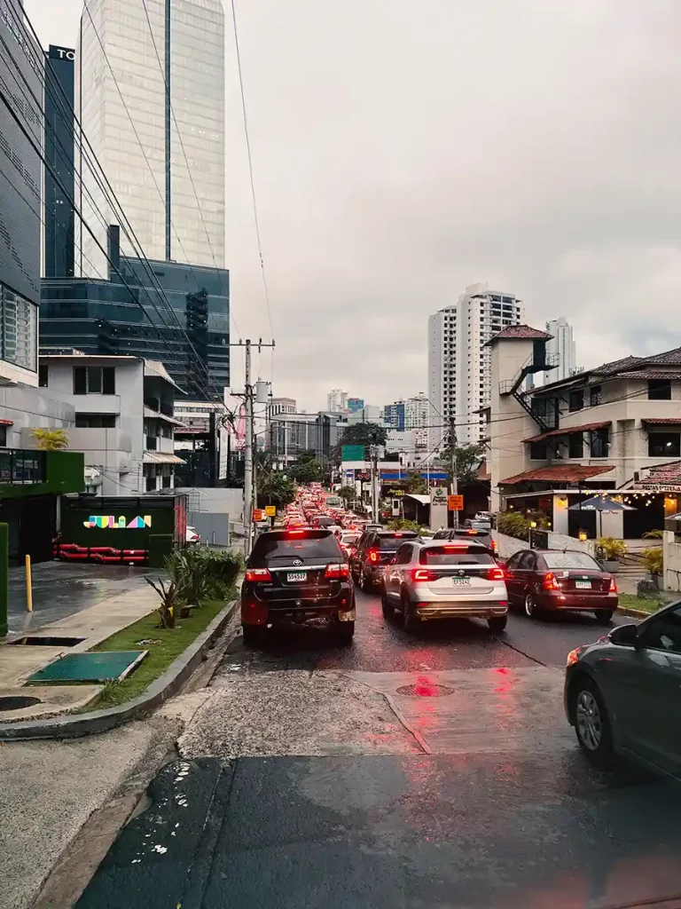 Avoid traffic during rush hours in Panama City