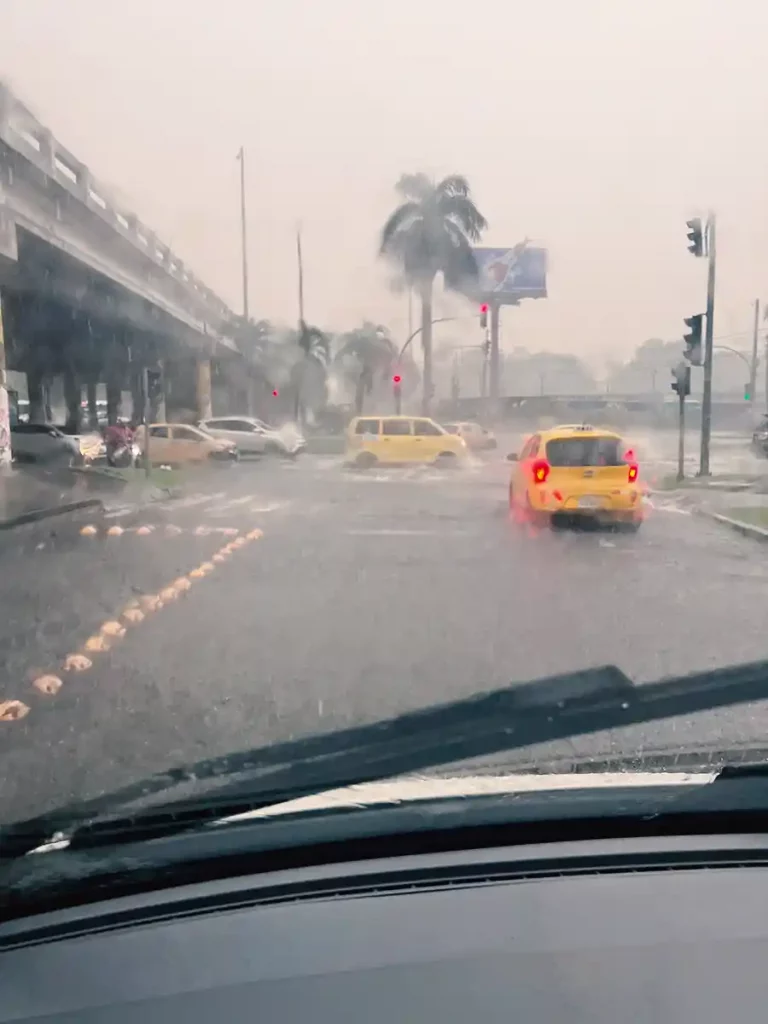 Driving in bad weather conditions in Panama